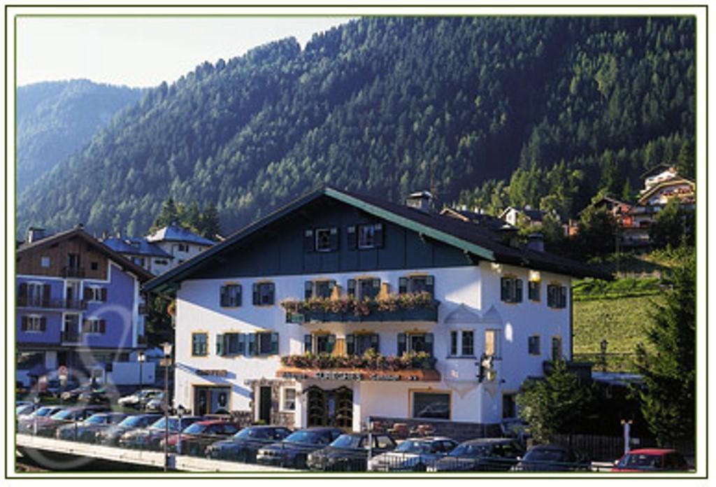 Hotel Sureghes St. Ulrich in Gröden Exterior foto